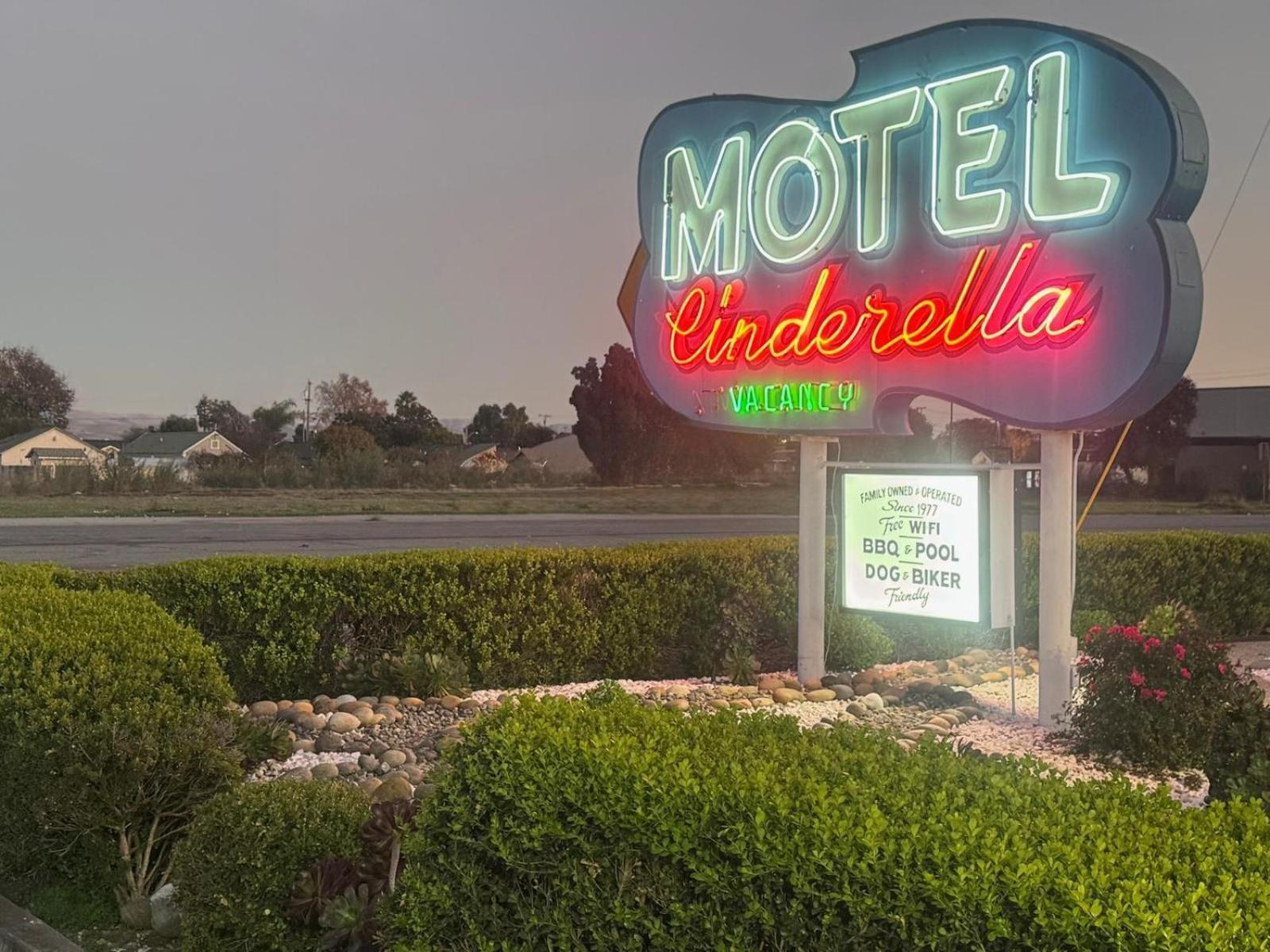 Cinderella Motel Hollister Exterior foto